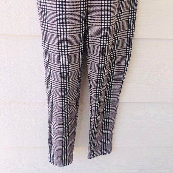 Shein Size Medium (6) Lightweight Checked Adjustable Overalls - Picture 5 of 15